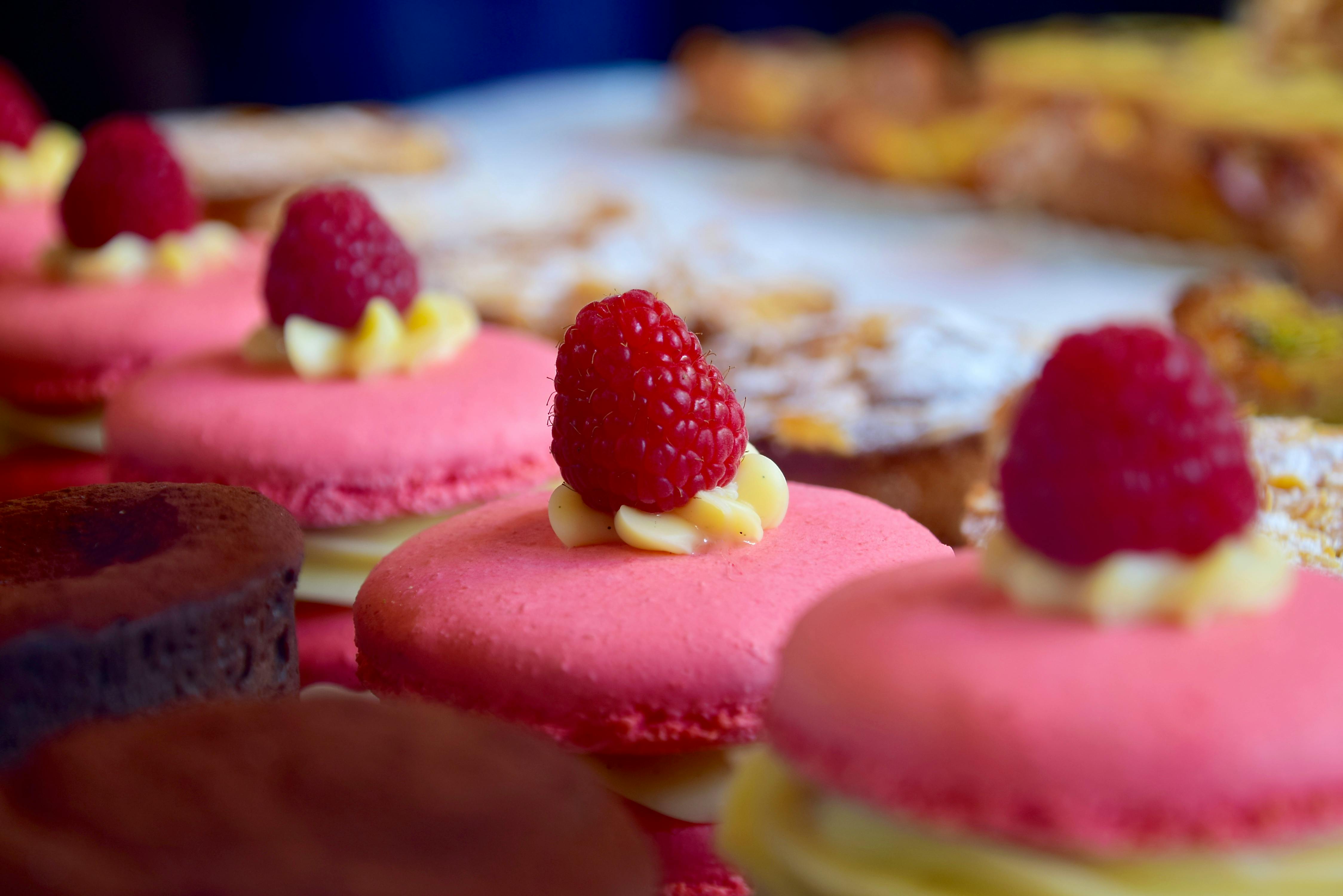 Doces redondos de morango